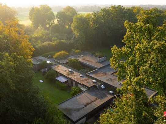 Bungalow mit Einliegerwohnung: ca. 480 m² Luxuswohnen auf über 19.000 m² parkähnlichem Anwesen