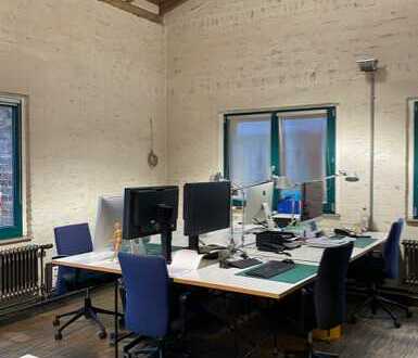 Schreibtischarbeitsplätze in loftartige Backsteinarchitektur - All-in-Miete