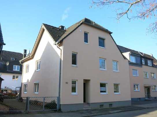 Exklusive, modernisierte 3-Zimmer-Wohnung mit Balkon und Einbauküche in Leverkusen