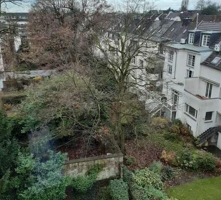 Stilvolle helle Altbau 4-Zimmer-Wohnung in Düsseldorf