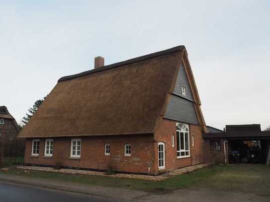 Charmantes Reetdachhaus mit großem Garten