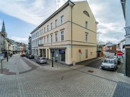 2.OG große 3-Zimmer Whg kernsaniert Altbau