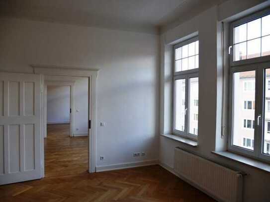 Charmante, sonnige Altbauwohnung mit 155 m² in München-Neuhausen