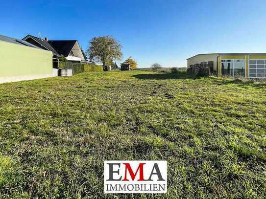 Sonniges Baugrundstück für ein Einfamilienhaus am Dorfrand