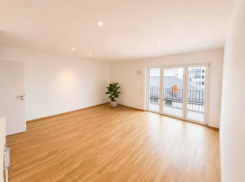                                                              Zentral wohnen mit Aussicht: Modernes 1-Zimmer-Studio mit Balkon und Einbauk&uuml;che                                                       in Bahnhofsviertel (Frankfurt am Main)