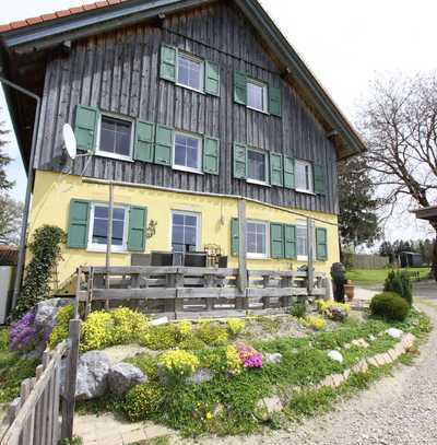 Traumhaft schöne Bauernhof-Hälfte mit herrlicher Fernsicht!