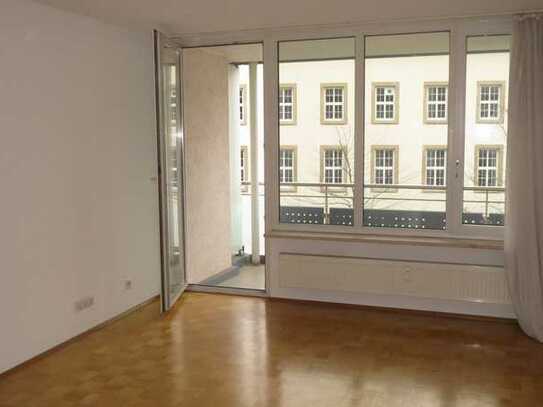 Geschmackvolle 2-Raum-Wohnung mit gehobener Innenausstattung mit EBK in Stuttgart