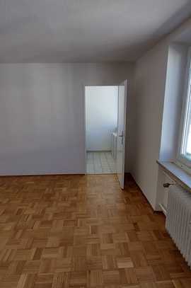 Praktisches Apartment mit separater Küche inklusive Einbauküche