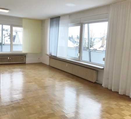 Helle, großzügige 3,5 Zimmer Wohnung mit großer Dachterrasse, 108m², Keller und Garage