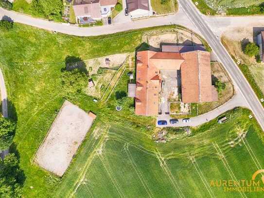 Ein Juwel für Pferdeliebhaber - in idyllischer Lage - mit 3 Wohnungen, Reitplatz und Nebengebäuden!