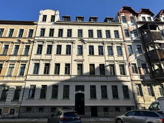 Traumhafte 3-Zimmer Dachgeschosswohnung mit Loggia nahe Lene-Voigt-Park