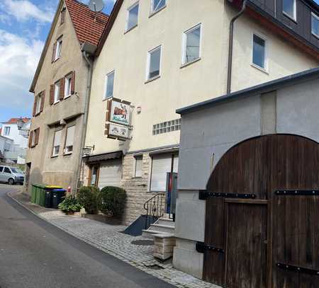 Einfamilienhaus mit Gaststätte, Biergarten und Gewölbekeller in der Innenstadt von Großbottwar