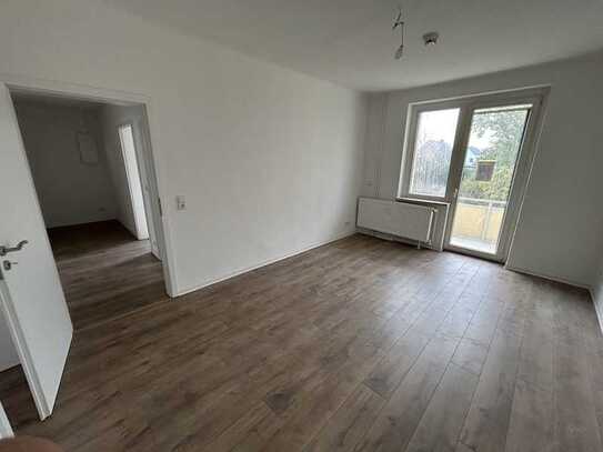 ERSTBEZUG! Sanierte 3-Zimmer-Wohnung im Erdgeschoss mit Balkon!