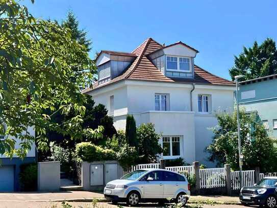 Traumhafte Altbau-Villa von 1935 mit Garten am Turmberg