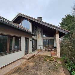 Freistehendes Einfamilienhaus mit Doppelgarage in Hoffenheim – 828 m² Grundstück – Rollstuhlgerecht