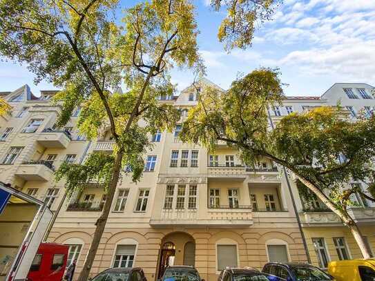 CHARMANT UND BEZUGSFREI: Helle Wohnung in attraktivem Altbau nahe Schloss Charlottenburg