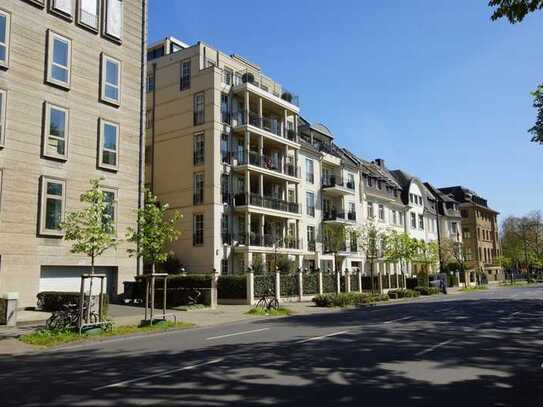 Luxuriöse voll möblierte 
5 Zimmer-Wohnung mit großem Balkon und direktem Rheinblick