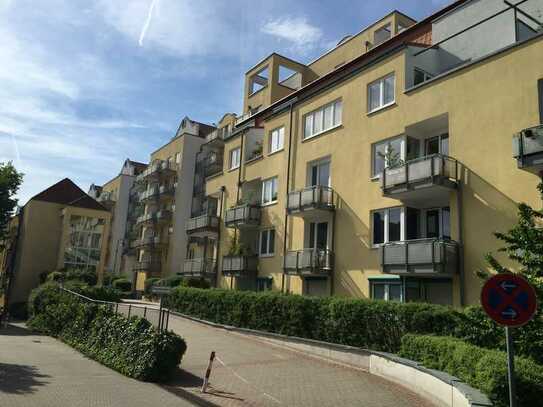 Großzügige 3 Zimmer Wohnung in schöner Lage von Neu- Isenburg