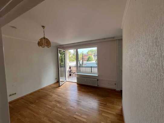 Sehr helle 1-Zimmer-Wohnung mit Balkon. Privat.