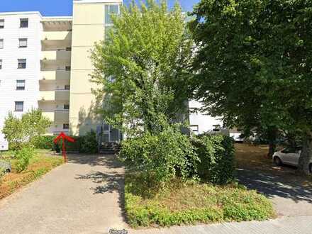 Gut geschnittene, ruhige 2-Zimmer-Wohnung mit Balkon ins Grüne, Keller, Stellplatz