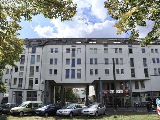 Renovierte und helle 2-Zimmer-Wohnung mit Einbauküche in Düsseldorf