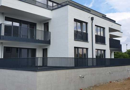 Große und neue 4 Zimmerwohnung mit Terrasse, Parkett, Fußbodenheizung und Gäste-WC