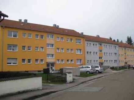 Familien aufgepasst! Renovierte 4 - Zimmer Wohnung mit Balkon!