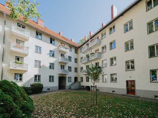 For 1-2 years: Cozy, very quiet 2 room flat in Prenzlauer Berg, pets welcome!