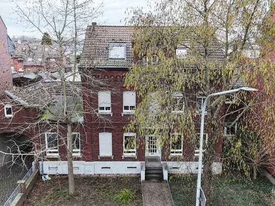 Charmante 2-Zimmer-Dachgeschosswohnung mit Loggia in Wickrath – Bahnhof fußläufig erreichbar