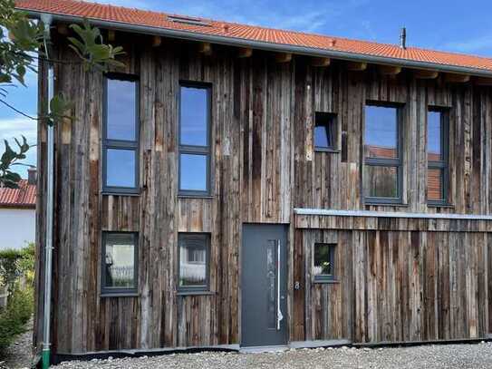 Unikat in Holz. Erstbezug. Stilvolles und energieeffizientes A+ Haus in Landsberg kaufen