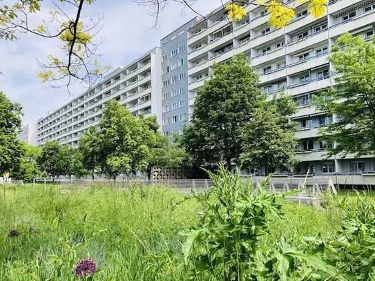 Erstbezug nach Renovierung - Wohnung mit großen Balkon !