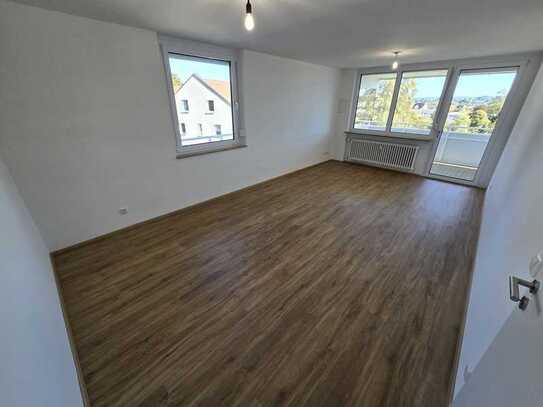 Neu sanierte und zentrumsnahe 2-Zimmerwohnung mit Balkon und schönem Ausblick