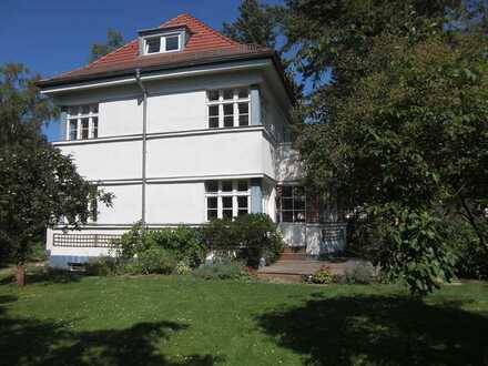 Freistehende Villa in Berlin-Zehlendorf - absolute Ruhiglage - von privat zu verkaufen, keine Prov.