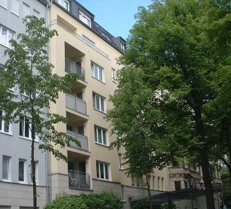 Hochwertig ausgestattete 1-Raumwohnung mit Balkon und EBK - Tiefgaragenstellplatz möglich