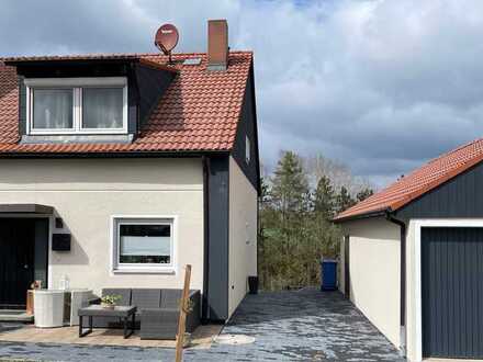 Moderne Doppelhaushälfte mit unverbauter Aussicht