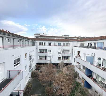Helle, zentrale 2-Zimmer-Wohnung mit Terrasse und Duplex-Stellplatz