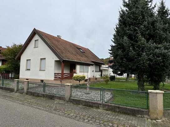 Charmantes Einfamilienhaus mit schönem Grundstück in sonniger und ruhiger Stadtlage