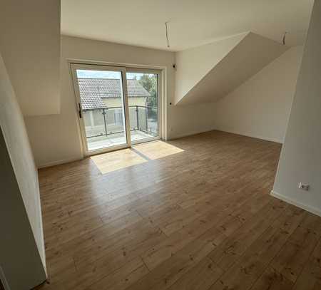 Geräumige und helle 4-Zimmer-Dachgeschosswohnung in Regensburg (Erstbezug, Provisionsfrei)