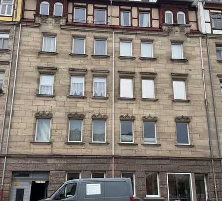 Frisch renovierte 2-Zimmer-Dachgeschoss Wohnung am Fürther Prater mit Blick auf den Park