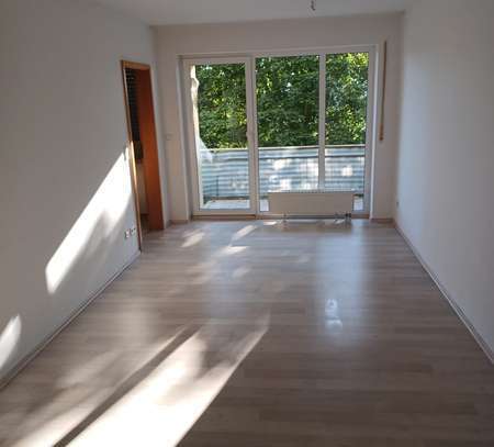 Attraktive 2-Zimmer-Erdgeschosswohnung mit Balkon und EBK in Neundorf