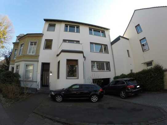 *Helle Wohnung insgesamt 4 Zimmer + Balkon * 3 Zimmer + 1 Zimmer mit eigenem Zugang in Bonn-Endenich