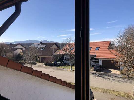 Helle 3-Zimmer-Wohnung mit Balkon und Blick zur Teck in naturnaher Lage