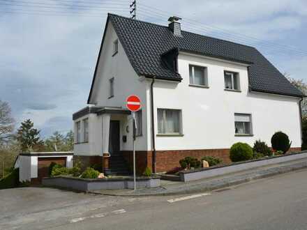 Einfamilienhaus - Zweifamilienhaus möglich, in Toplage mit Garage und großem Garten