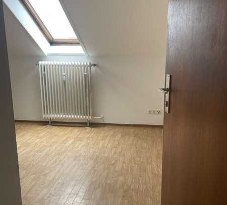 **SENKELBACH** Helles und gepflegtes 1 ZKB Apartment mit separaten Bad