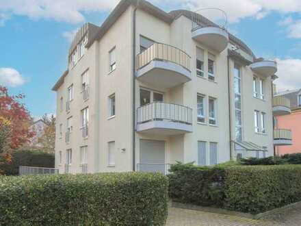 Direkt an der Elbe: Bezugsfreie 2-Zi.-ETW mit Balkon in idyllischer Lage von Dresden-Kleinschachwitz