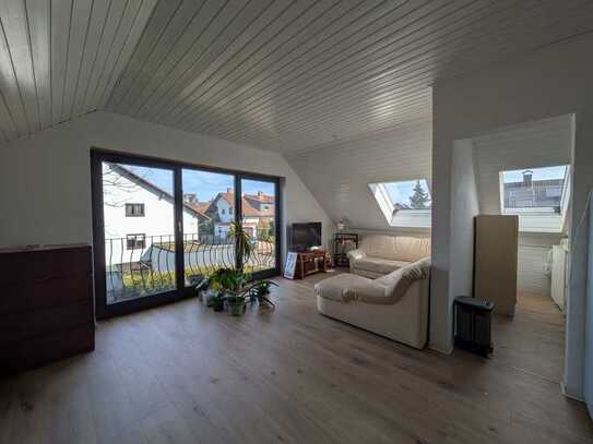 Helle, teilmöblierte 2-Zimmer-Dachgeschosswohnung mit eigenem Gartenanteil in Malsch