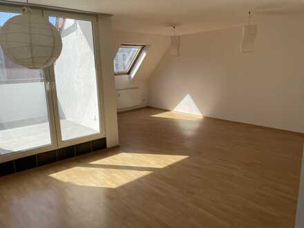 Helle, geräumige 3-Zi-Maisonette-Whg mit Loggia und vollständig ausgestatteter EBK