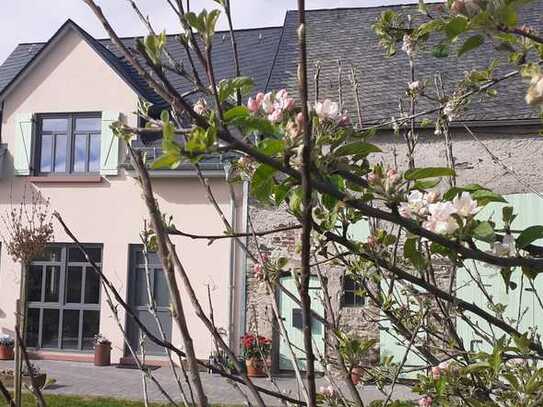 Erstbezug Bauernhaus-Neubau mit alter Scheune (Großraum Montabaur)