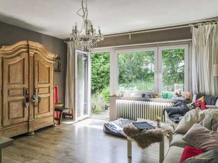 Charme und Potenzial in ruhiger Lage: Reiheneckhaus mit 2 Wohneinheiten und Garten
