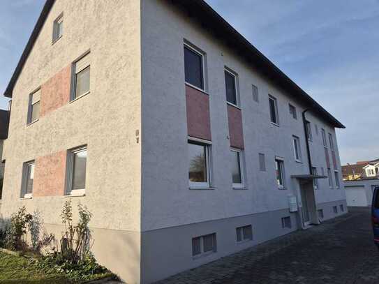 Neu renovierte 4-Raum-EG-Wohnung mit Einbauküche in Altdorf